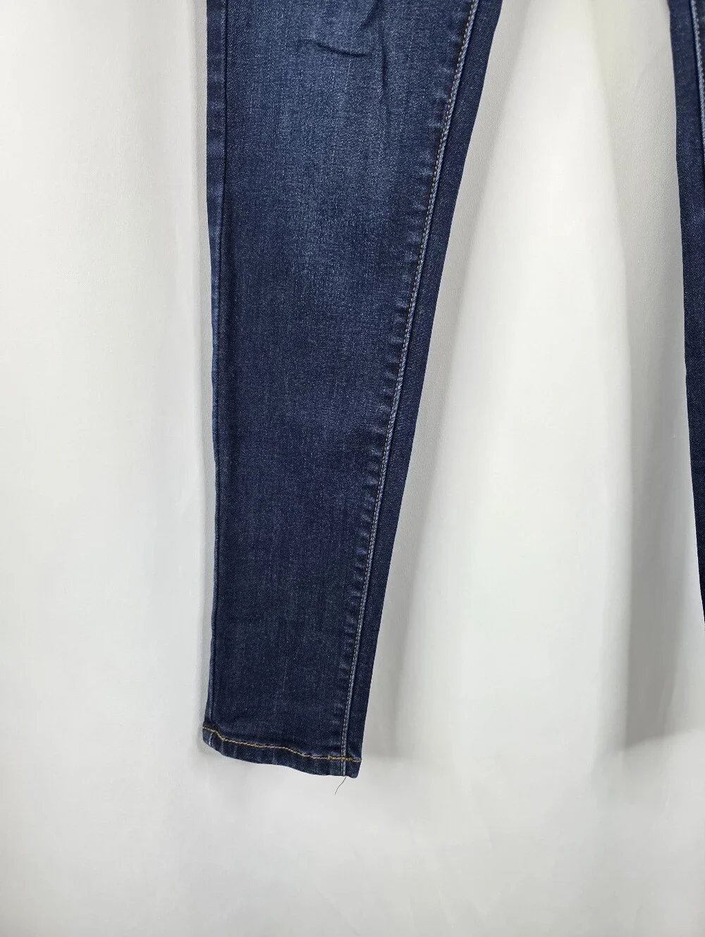KanCan Jeans Women's Size 3/25 Mid Rise Jegging Jeans Stretchy Super Skinny Blue